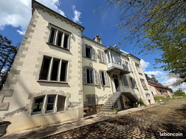 Chateau 14 pièces 300 m²