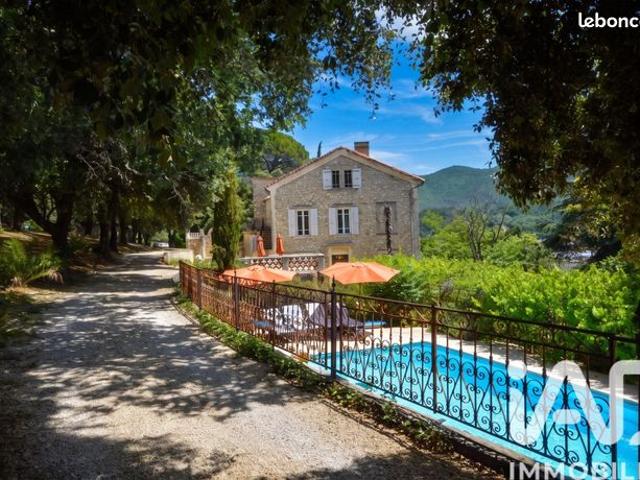 Chateau 15 pièces 303 m²