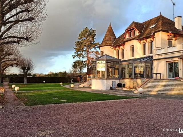 Château 16 pièces 665 m²