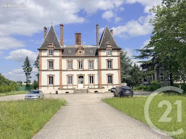 Château 16 pièces 695 m²