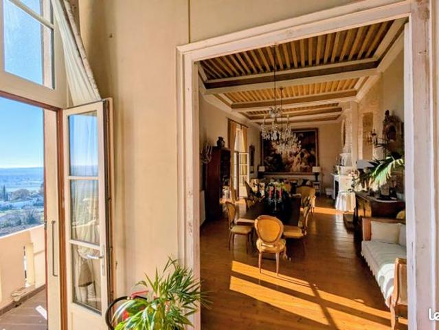 Chateau 17 pièces 800 m²