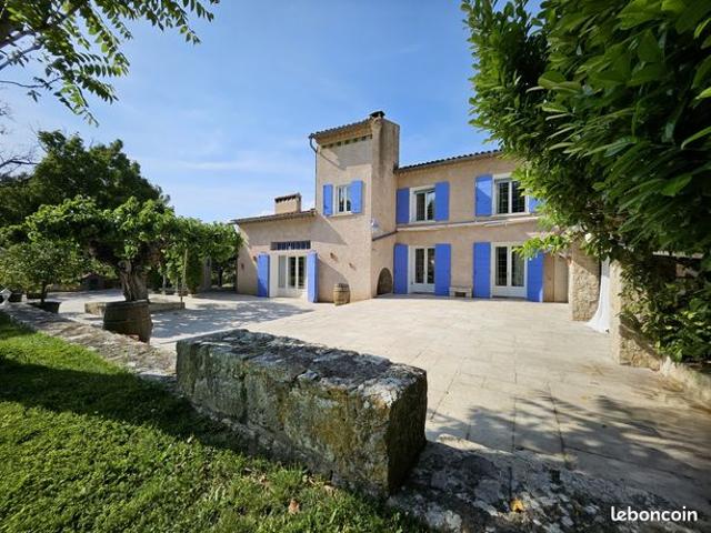 Château 18 pièces 700 m²