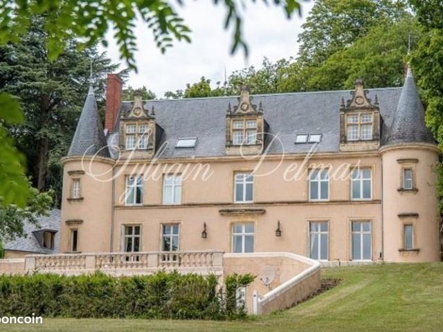 Château 18 pièces 1 000 m²