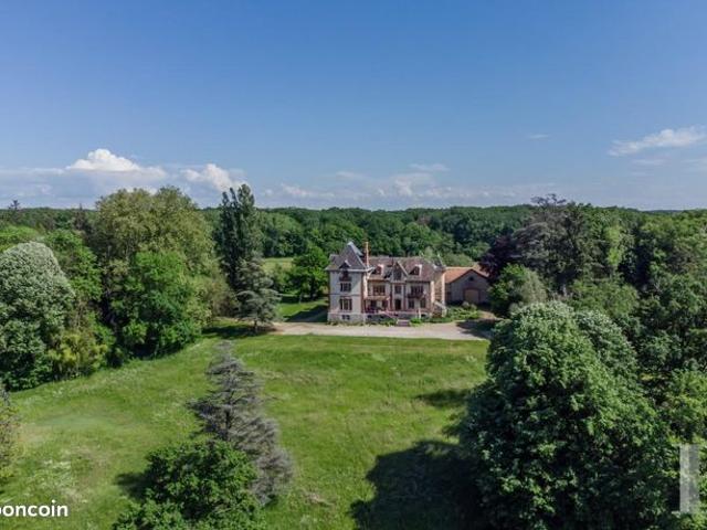 Château 10 pièces 865 m²