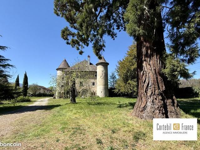 Château 10 pièces 1700 m²