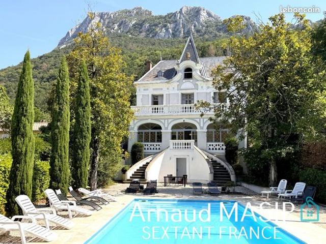 Château 10 pièces 294 m²
