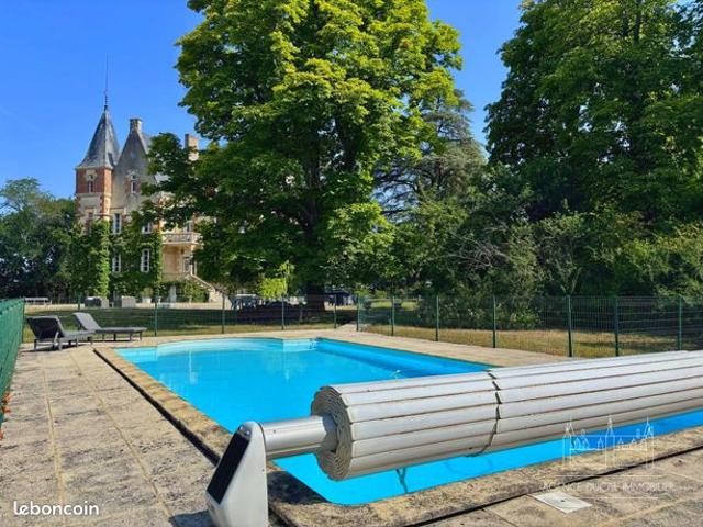 Château 10 pièces 330 m²