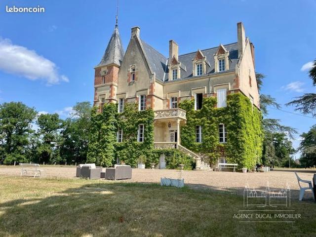 Château 10 pièces 330 m²