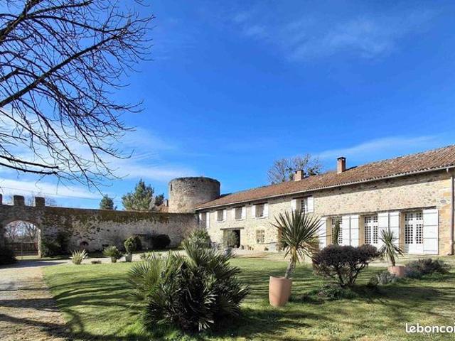 Château 10 pièces 388 m²