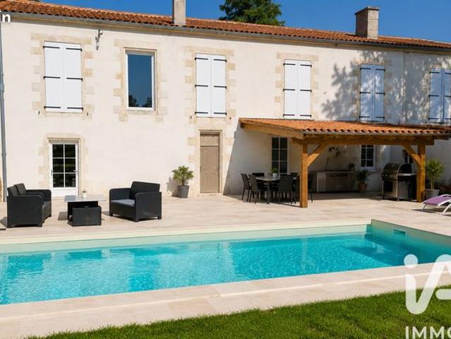Château 11 pièces 300 m²