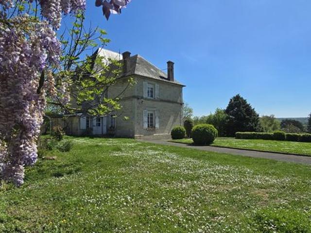 Chateau 11 pièces 326 m²