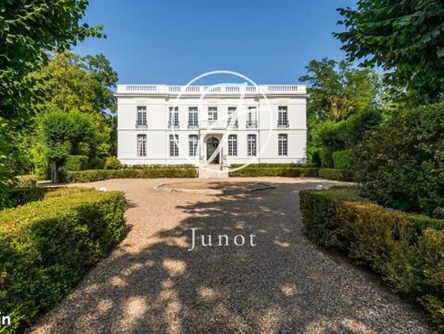 Chateau 12 pièces 400 m²