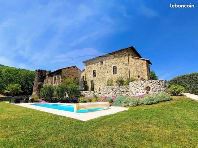 Château 12 pièces 450 m²