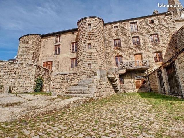 Château 12 pièces 700 m²