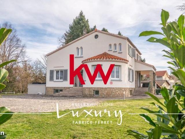 Château 12 pièces 360 m²