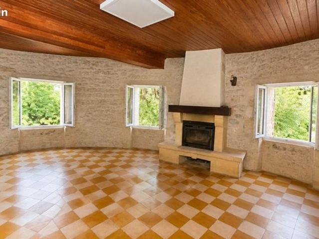 Château 13 pièces 200 m²