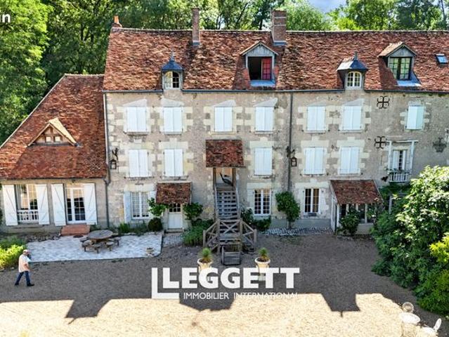 Château 24 pièces 2 300 m²