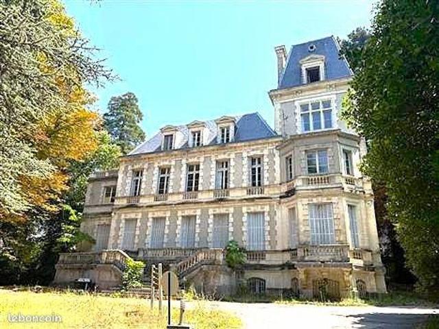 Château 25 pièces 678 m²