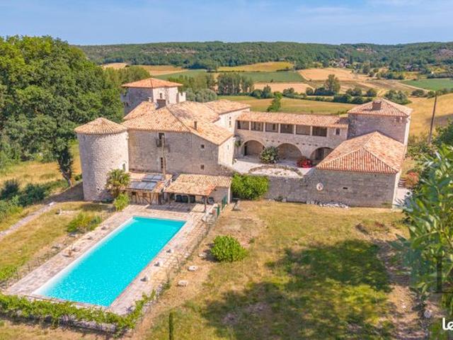 Château 25 pièces 850 m²