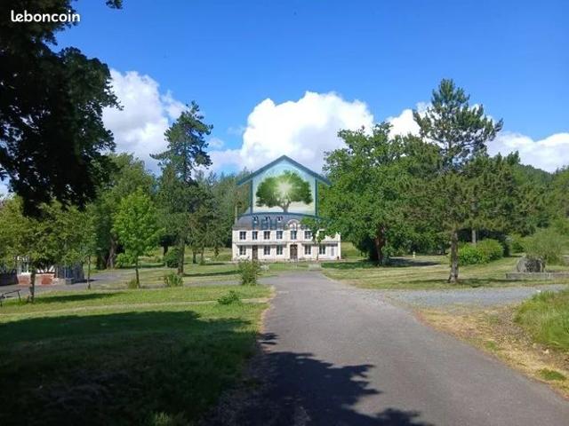 Chateau 25 pièces 900 m²