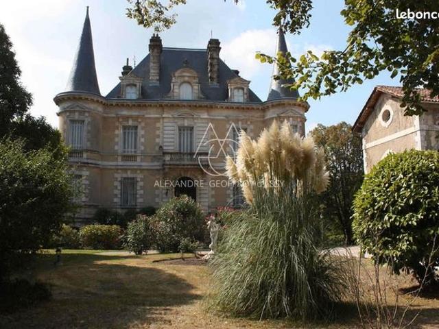 Château 25 pièces 1 050 m²