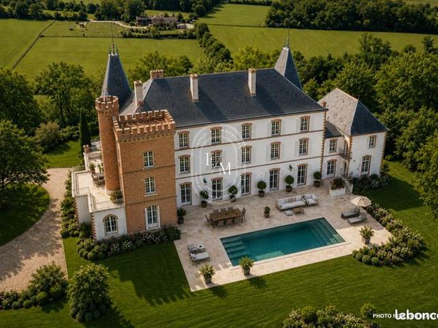 Chateau 29 pièces 1155 m²