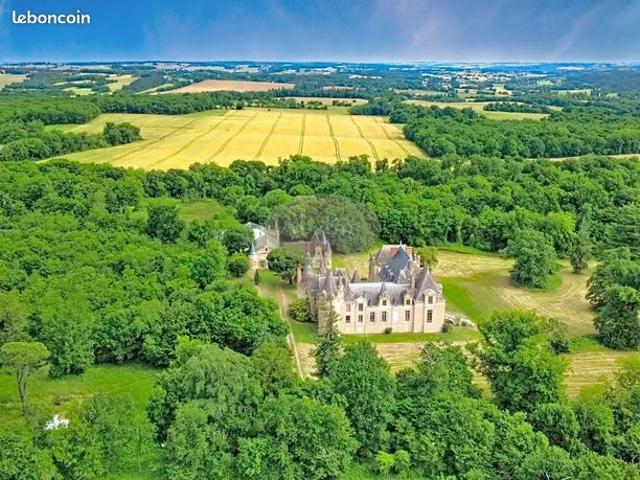 Chateau 45 pièces 2000 m²