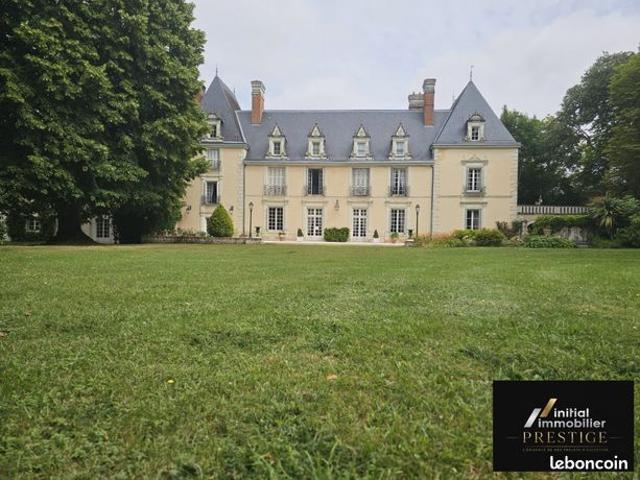 Chateau 20 pièces 900 m²