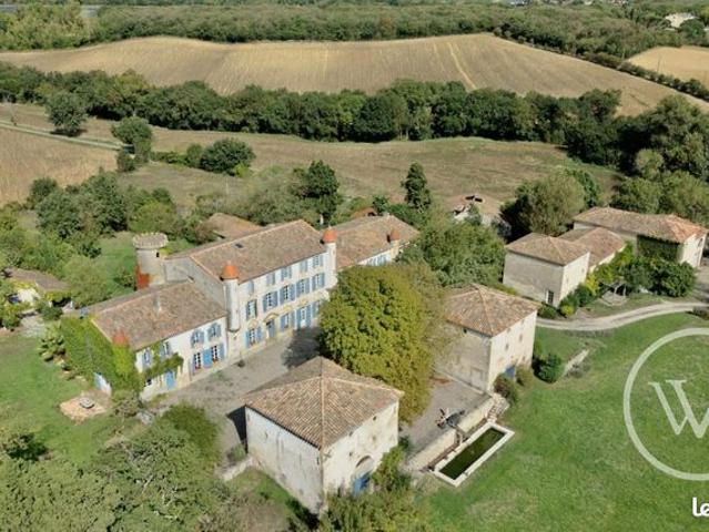 Château 20 pièces 990 m²