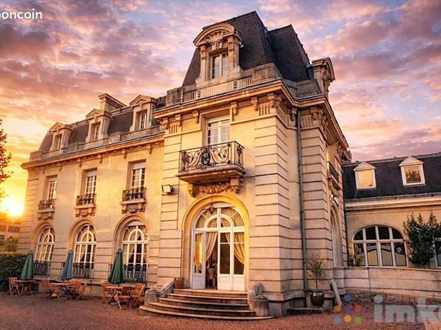 Château 20 pièces 1000 m²