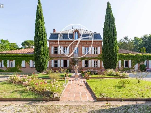 Chateau 21 pièces 684 m²
