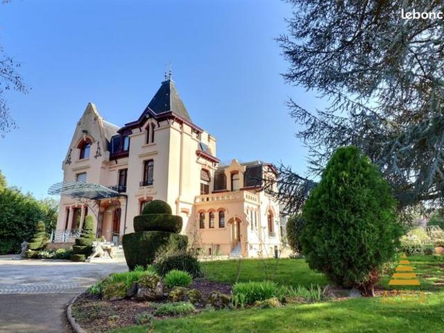Château 21 pièces 696 m²