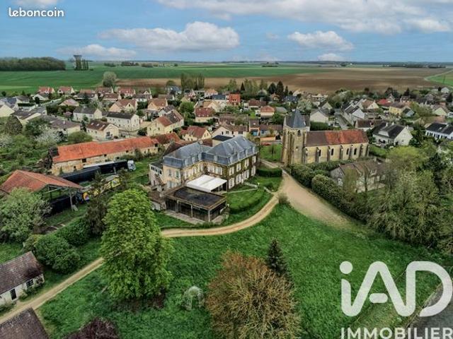Chateau 23 pièces 1230 m²