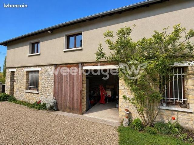 Château 2 pièces 140 m²