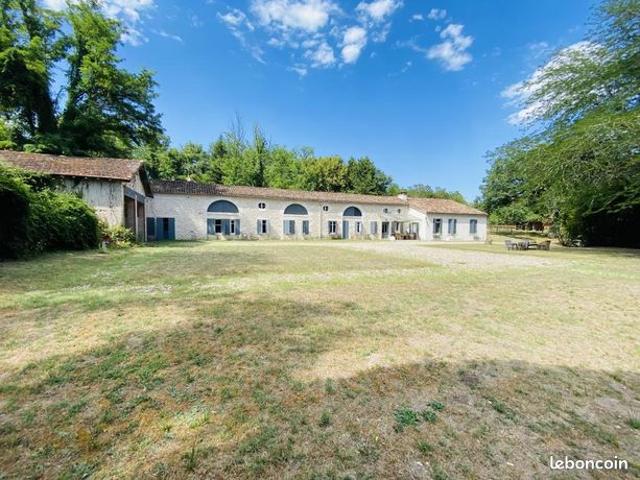 Château 5 pièces 439 m²