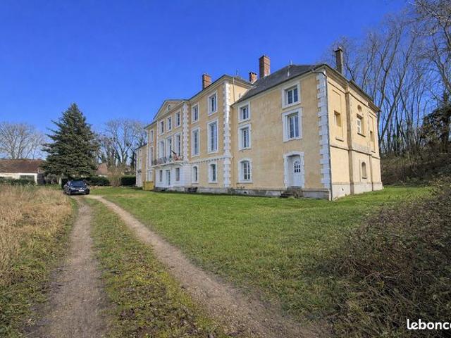 Château 35 pièces 1300 m²