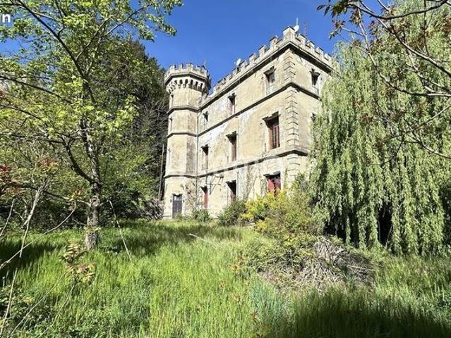 Chateau 35 pièces 1000 m²