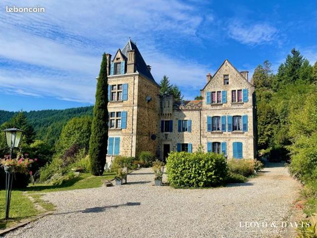 Château 36 pièces 1000 m²