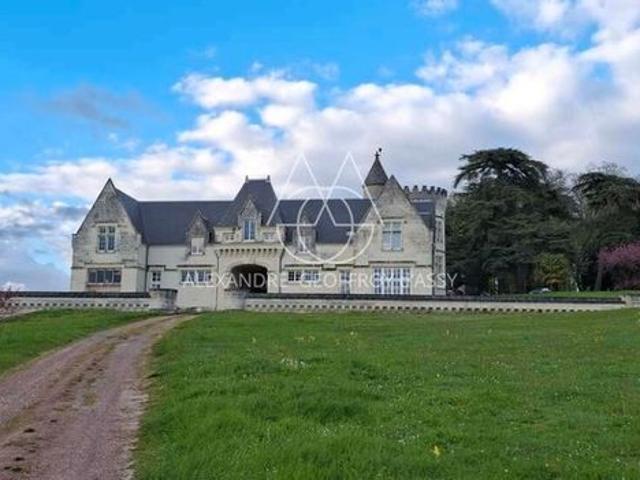 Château 30 pièces 1 200 m²