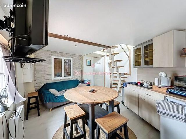 Château 3 pièces 80 m²