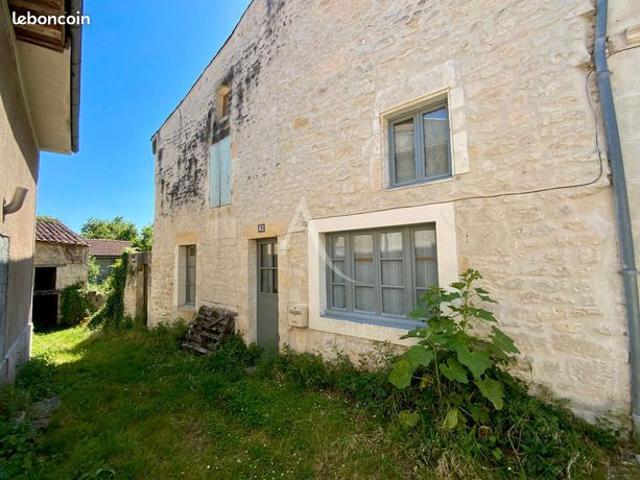 Château 3 pièces 80 m²