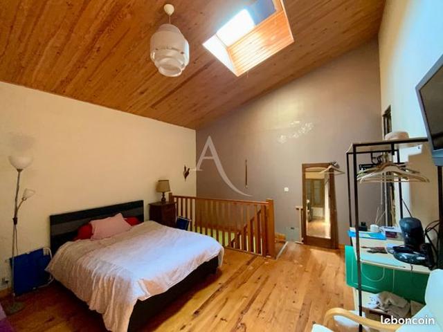 Château 3 pièces 80 m²
