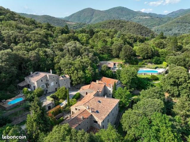 Château 47 pièces 1281 m²