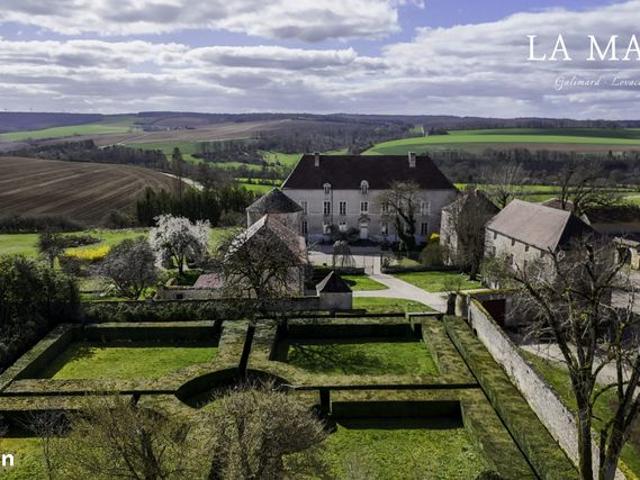 Château 40 pièces 790 m²
