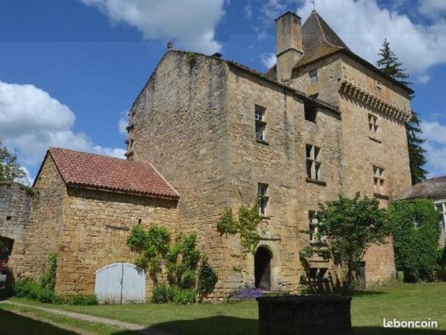 Château 4 pièces 150 m²