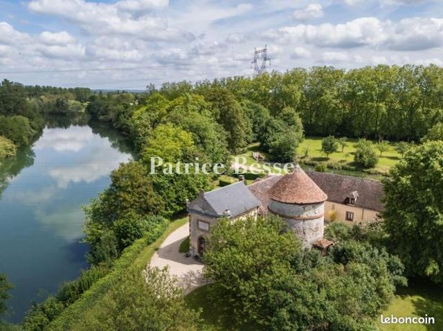 Château 4 pièces 309 m²