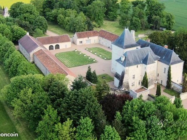 Château 54 pièces 1874 m²