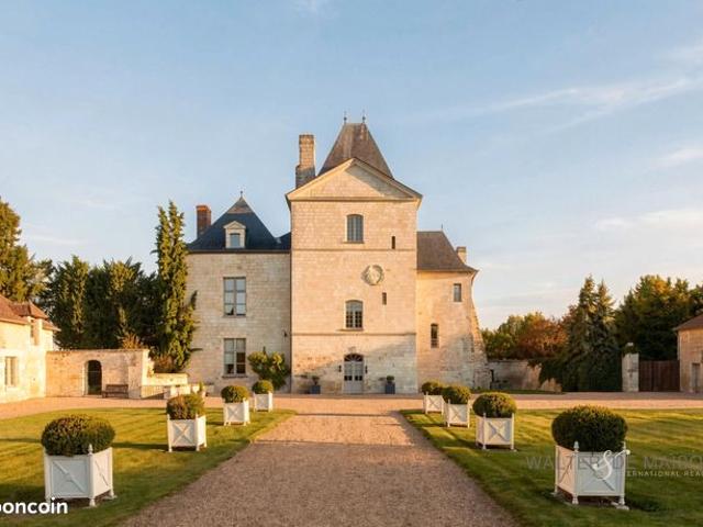 Château 54 pièces 1874 m²