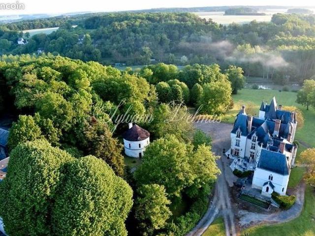 Château 50 pièces 2 000 m²