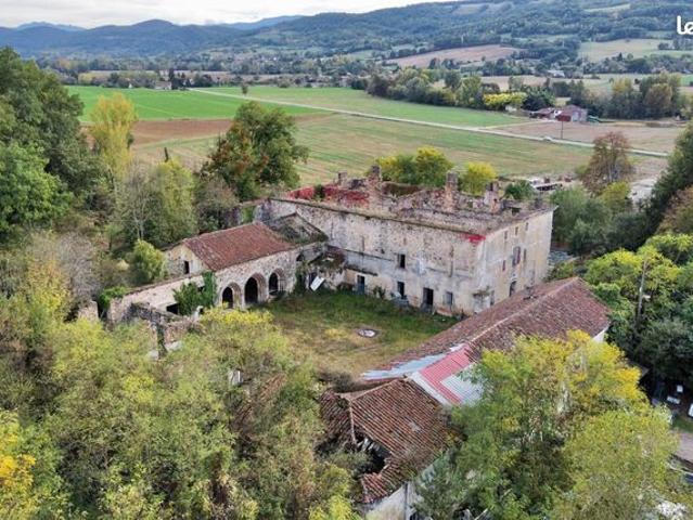 Château 50 pièces 3000 m²